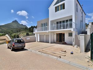 3 Bed House in La Roche