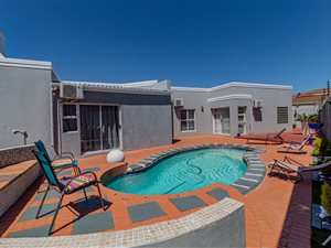 5 Bed House in Parklands