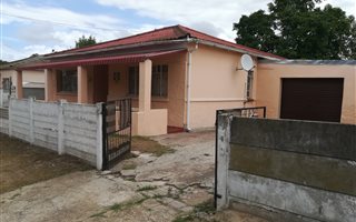 3 Bedroom House in Uitenhage Central
