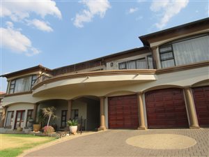 5 Bed House in Ruimsig Country Estate
