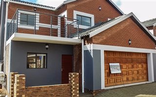 4 Bedroom Townhouse in Heuwelsig