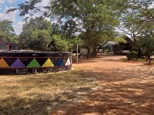 6 Bed House in Dinokeng
