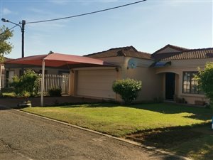 3 Bed House in Mandela View