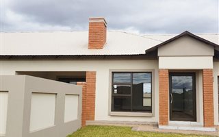 3 Bedroom Simplex in Roodeplaat