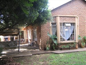 3 Bed House in Rooihuiskraal North
