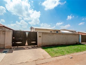 3 Bed House in Protea Glen