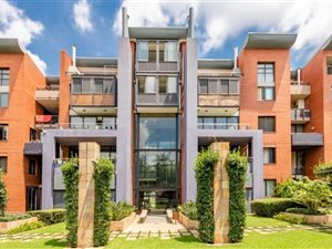 3 Bed Flat in Melrose North