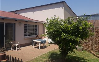 1 Bedroom Garden Cottage in Fairleads