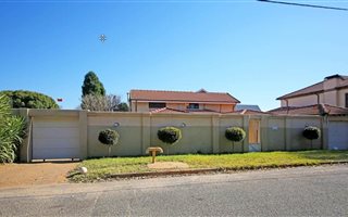 5 Bedroom House in Linden