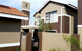 3 Bedroom Townhouse in Hillside