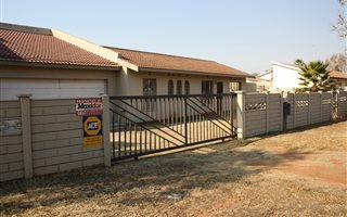 3 Bedroom House in Fleurhof