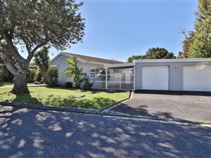 4 Bed House in Meadowridge
