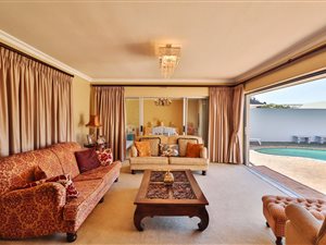 4 Bed House in Meadowridge