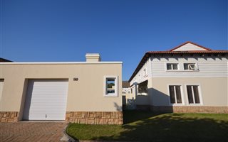 2 Bedroom Apartment in Keurboomstrand