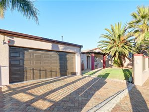 4 Bed House in De Bron
