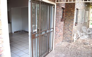 1 Bedroom Garden Cottage in Dorandia
