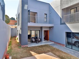 4 Bed Cluster in Bryanston East
