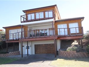 4 Bed House in Keurboomstrand