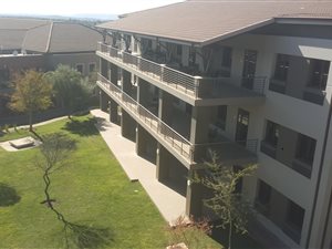 95 m² Commercial space in Silver Lakes Golf Estate