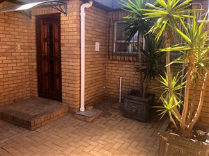2 Bedroom Townhouse in Bloubergstrand