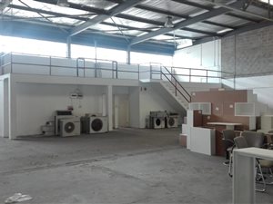 400 m² Industrial space in Retreat