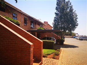 3 Bed Apartment in Ruimsig