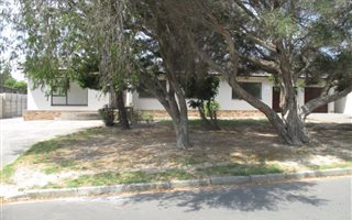 4 Bedroom House in Mikro Park