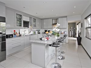 5 Bed House in Kensington