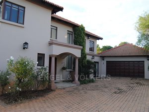 4 Bed House in Cedar Lakes