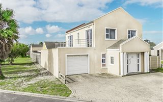 4 Bedroom House in Ottery