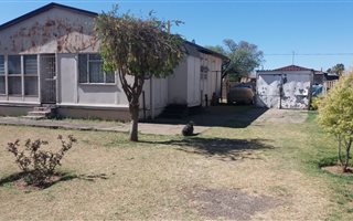 3 Bedroom House in Leeuhof