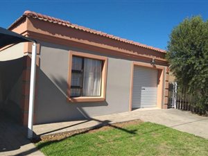 3 Bed House in Mandela View