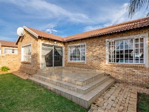 3 Bed Simplex in Honeydew Manor