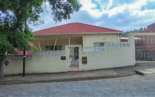 3 Bedroom House in Kensington