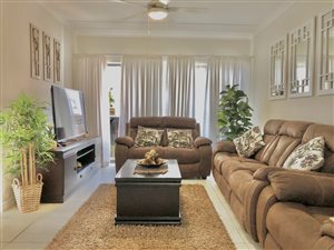 2 Bed Apartment in Blyde Riverwalk Estate