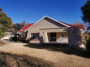 3 Bed House in Songloed