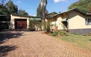 3 Bedroom House in Valhalla