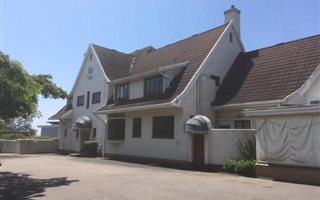 595 m² Commercial space in Kloof