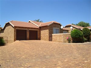 3 Bed Townhouse in Honeydew Manor
