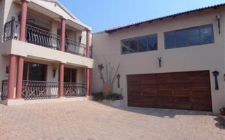6 Bedroom House in Newlands