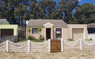 3 Bedroom House in Blue Downs