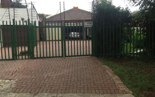 2 Bedroom Garden Cottage in Risidale