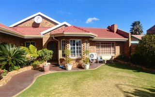 4 Bedroom House in Pierre van Ryneveld