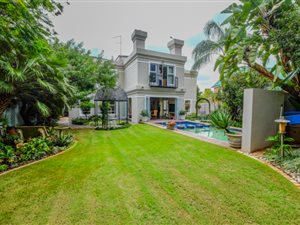5 Bed House in Silver Lakes Golf Estate