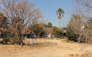 1.6 ha Farm in Hartzenbergfontein