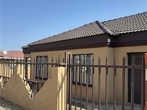 3 Bed House in Roodekop