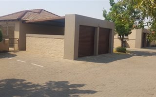 3 Bedroom Townhouse in Heuwelsig Estate