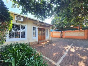 120 m² Commercial space in Clubview