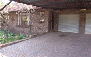 3 Bedroom House in Presidentsrus