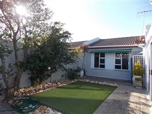3 Bed Townhouse in Bothasig